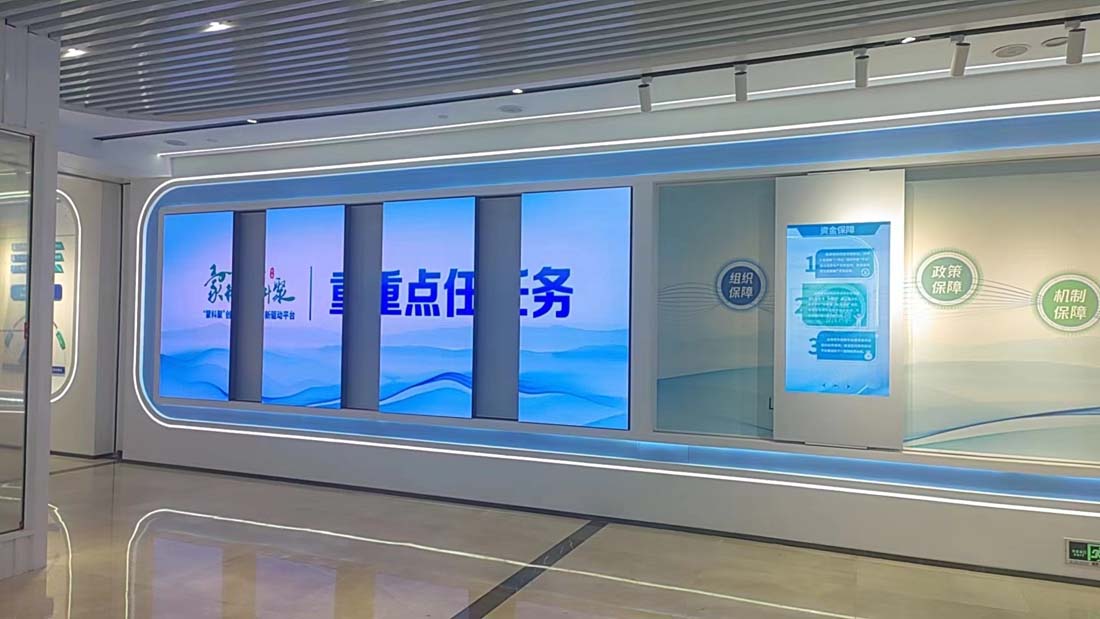 呼和浩特某科技展廳采用1.53開合屏+滑軌屏方案，共計25平方-2.jpg